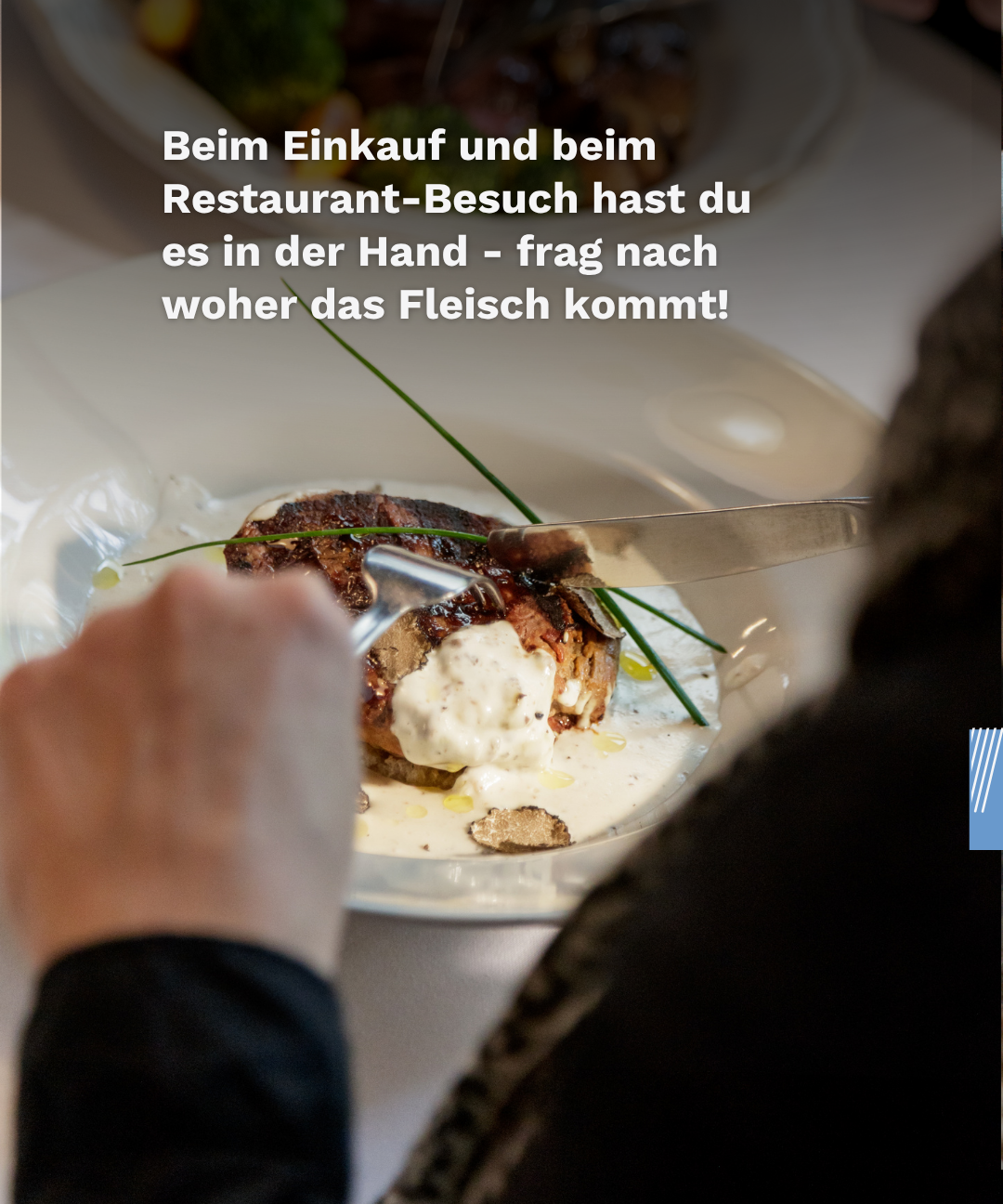 Konsument beim Restaurantbesuch – Herkunft von Rindfleisch beim Einkauf und in der Gastronomie bewusst nachfragen